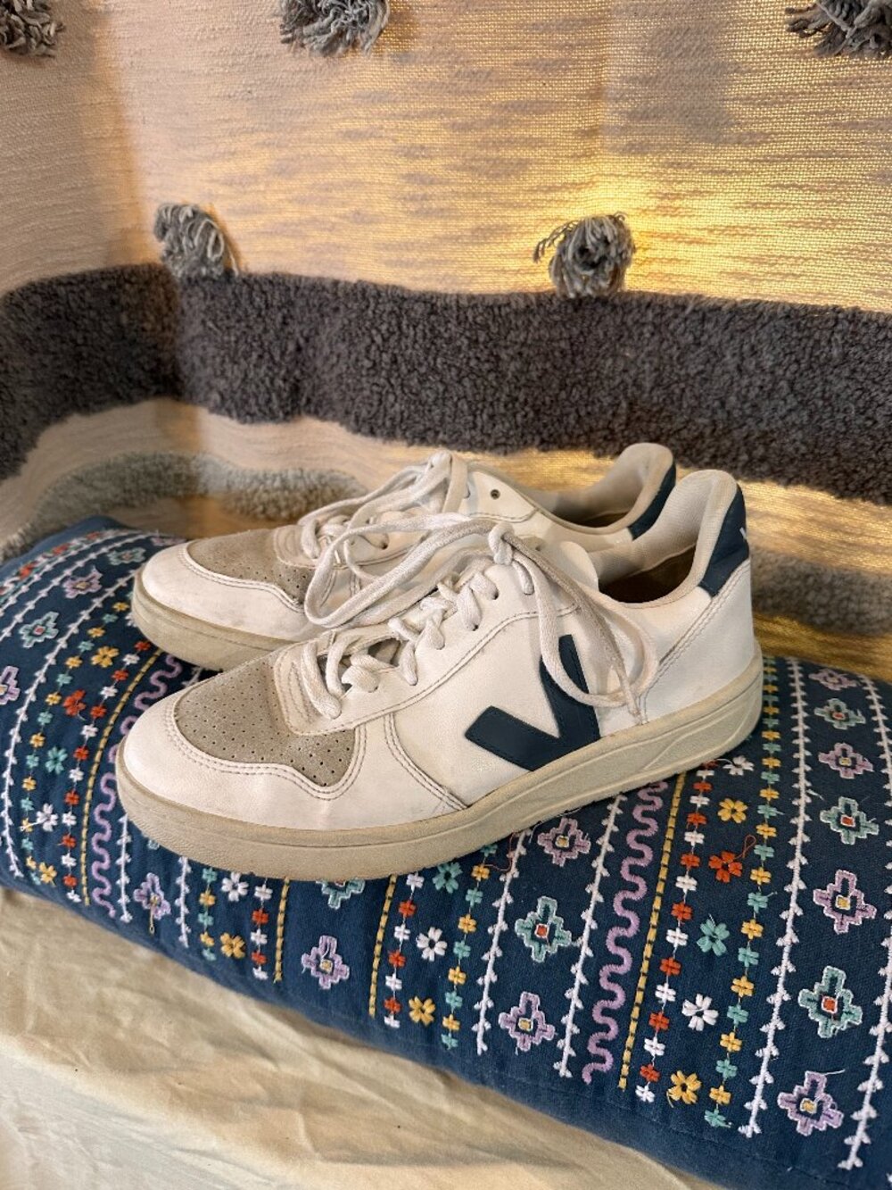 VEJA V-10 CWL WHITE CALIFORNIA - Women's Size 8.5/40